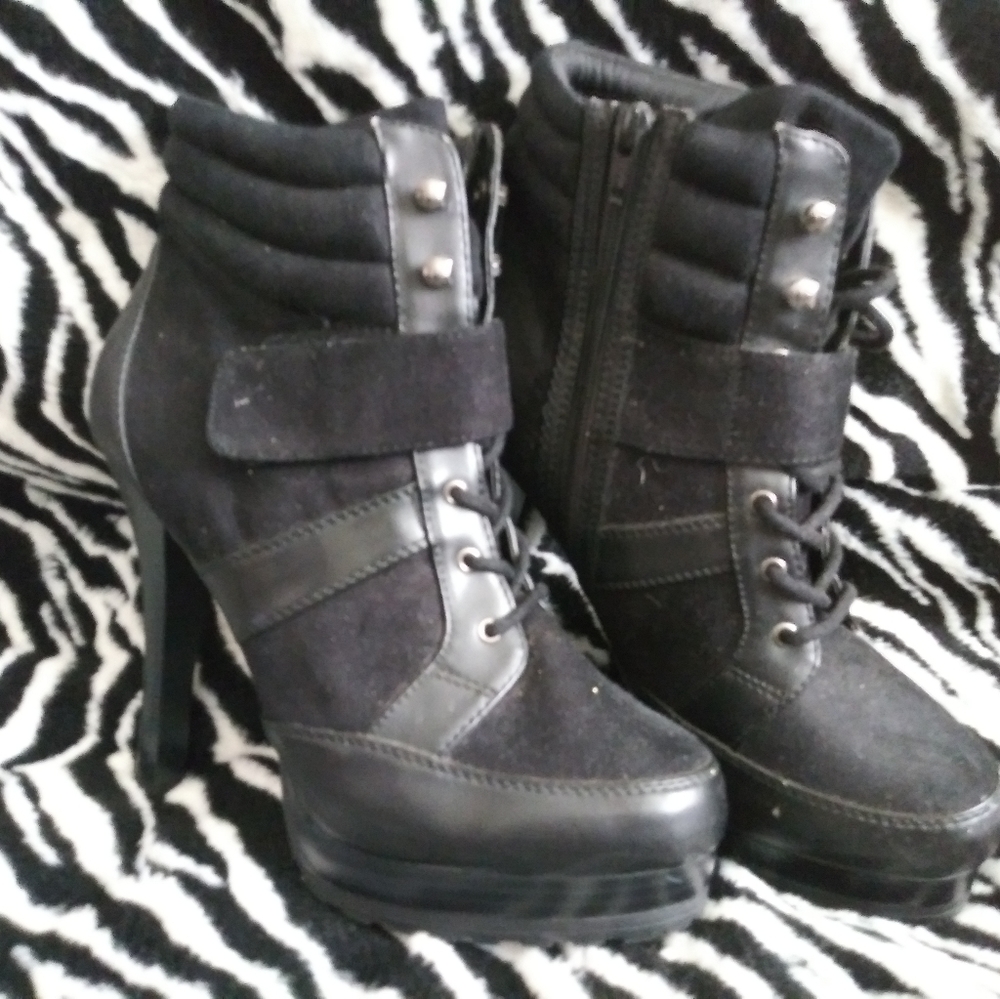 Jennifer Lopez Black Boots - Picture 1 of 4